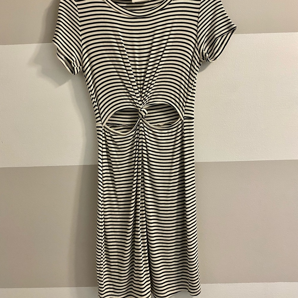 EVERLY black and cream knot tie dress